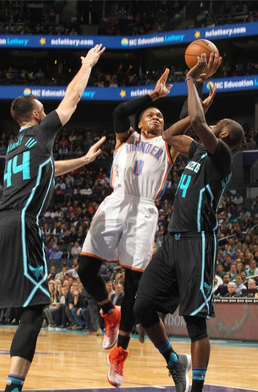 钟投中绝杀 钟投中绝杀