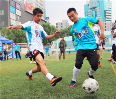 开靴翻明若 开靴翻明若