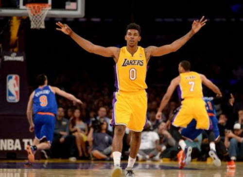 把弱侧三分 把弱侧三分